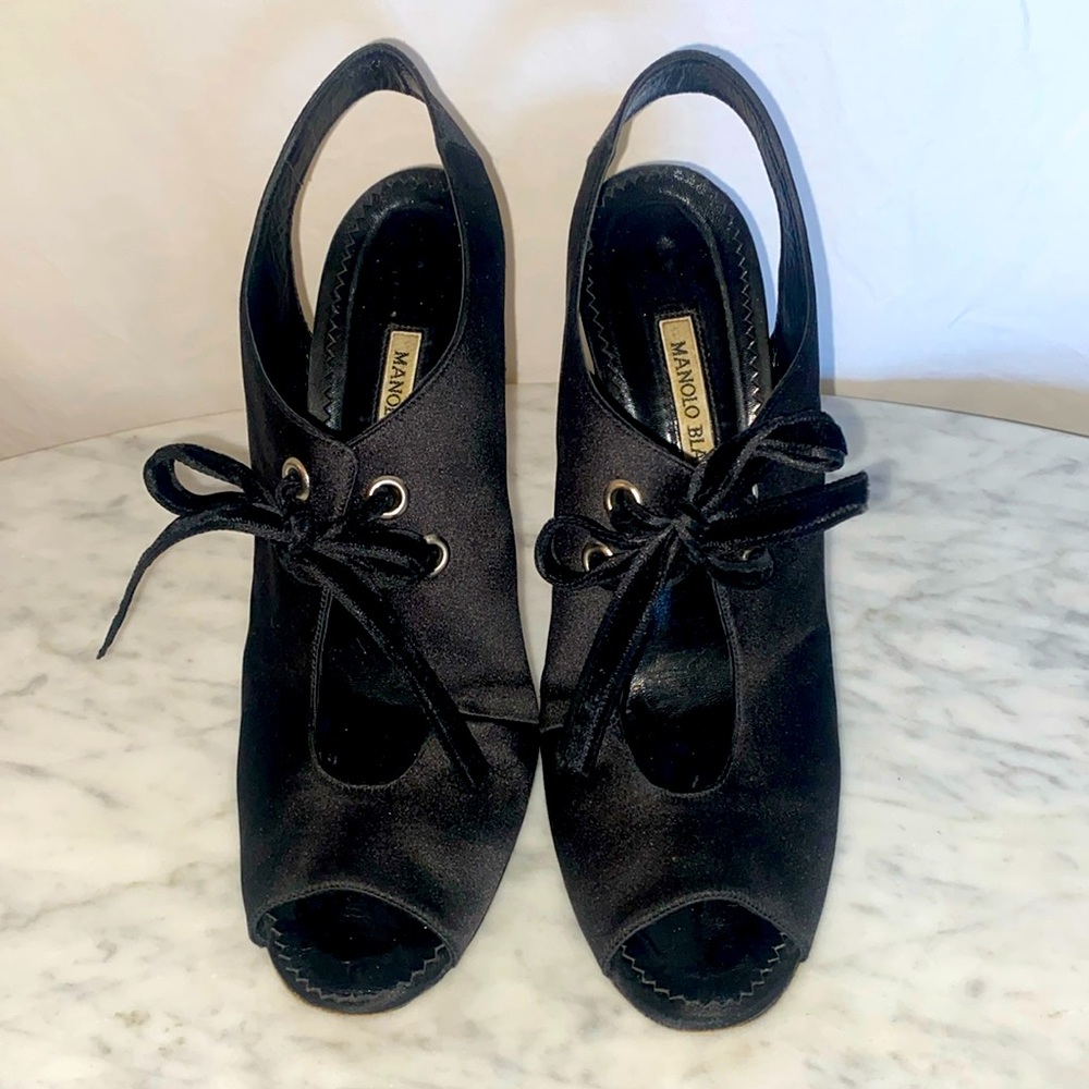 Manolo Blahnik black lace up open toe high heels 👠